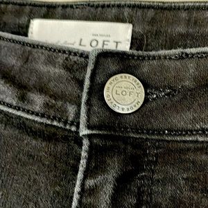 Ann Taylor Loft Black Curvy Skinny Jeans size 26/2